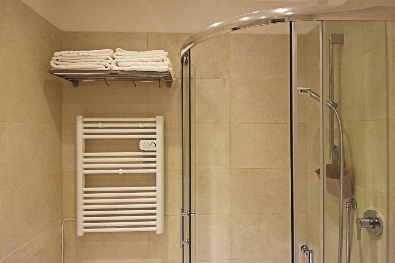 Edo Gallery Suites Каляри Екстериор снимка